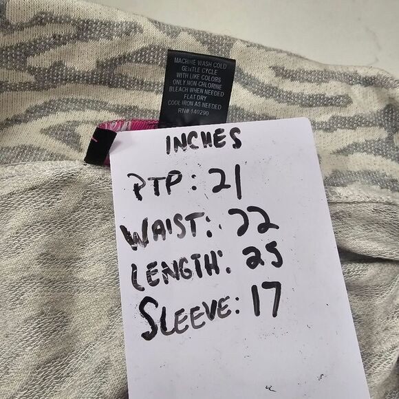 Zebra Sweater Womens L Quiet Luxury Gray White Collar Mobwife Asymmetrical USA - Picture 6 of 6